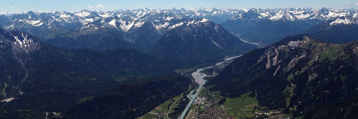 Flugwegposition um 11:05:00: Aufgenommen in der Nähe von Gemeinde Pflach, Österreich in 2443 Meter